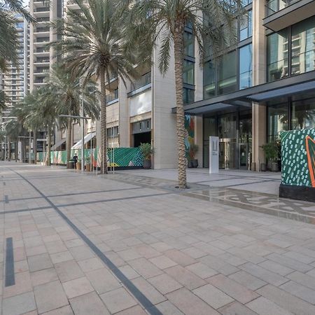 Breathtaking City Views From Dt Apt With Terrace Dubai Esterno foto