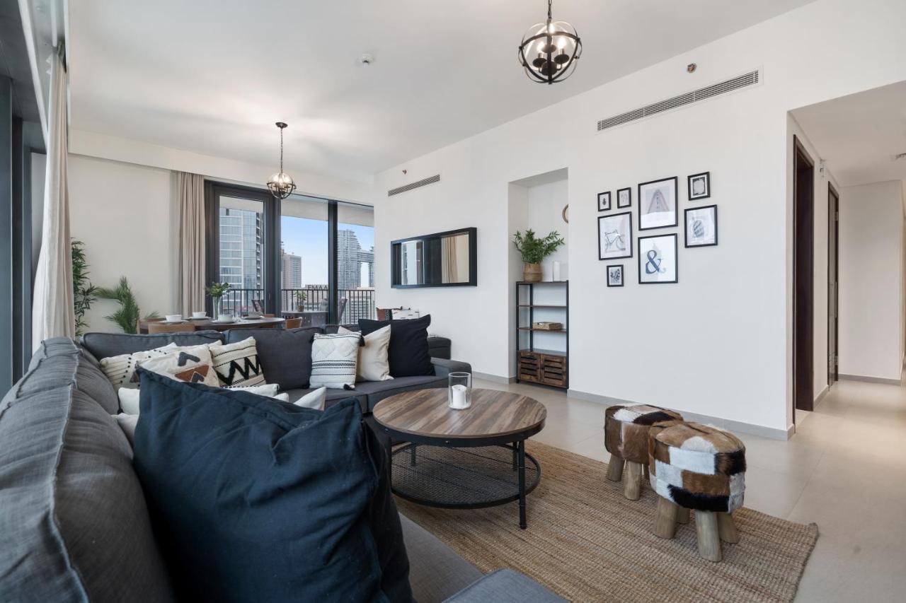 Breathtaking City Views From Dt Apt With Terrace Dubai Esterno foto