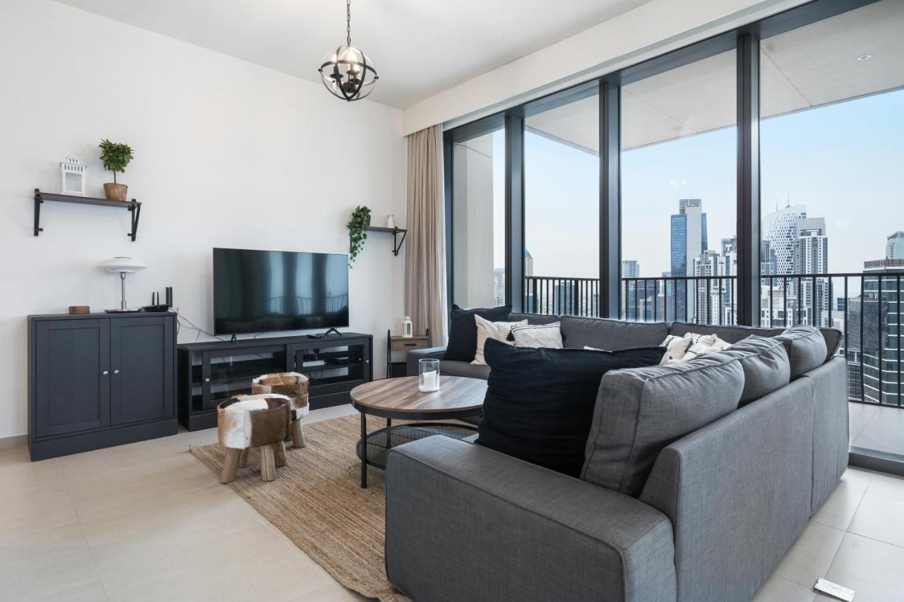 Breathtaking City Views From Dt Apt With Terrace Dubai Esterno foto