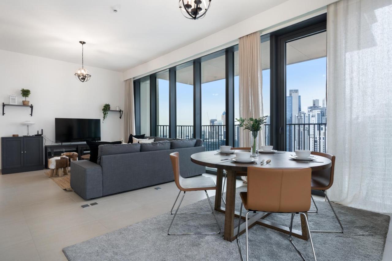 Breathtaking City Views From Dt Apt With Terrace Dubai Esterno foto