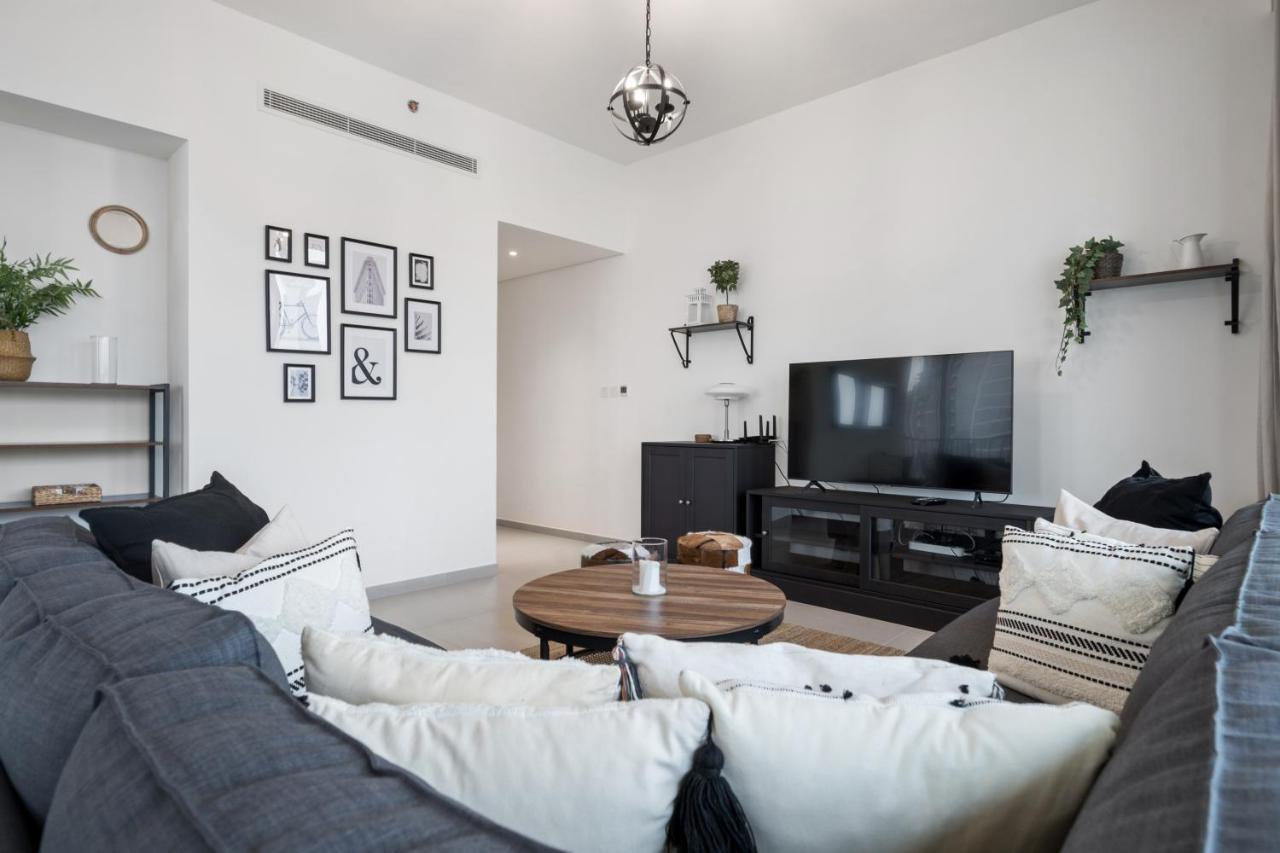 Breathtaking City Views From Dt Apt With Terrace Dubai Esterno foto