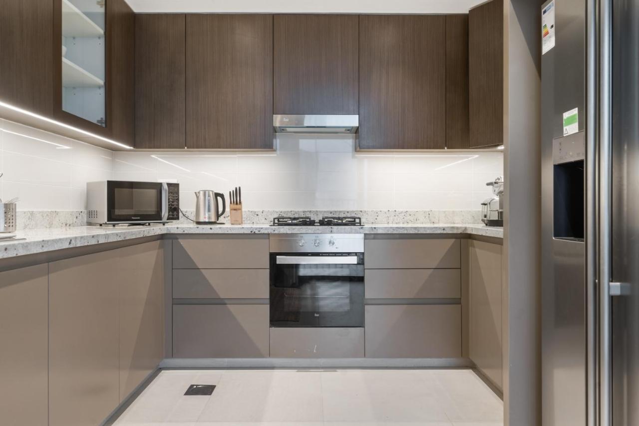 Breathtaking City Views From Dt Apt With Terrace Dubai Esterno foto