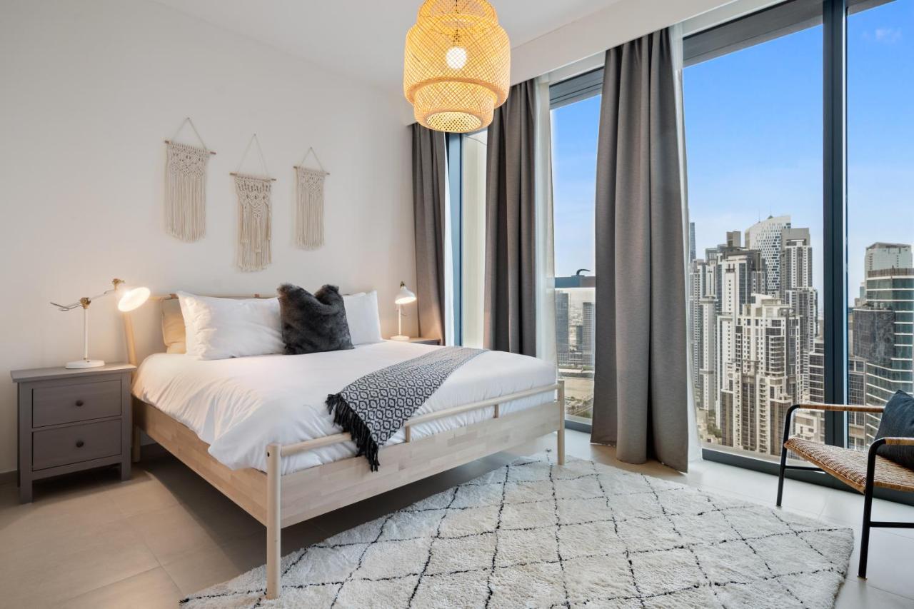 Breathtaking City Views From Dt Apt With Terrace Dubai Esterno foto