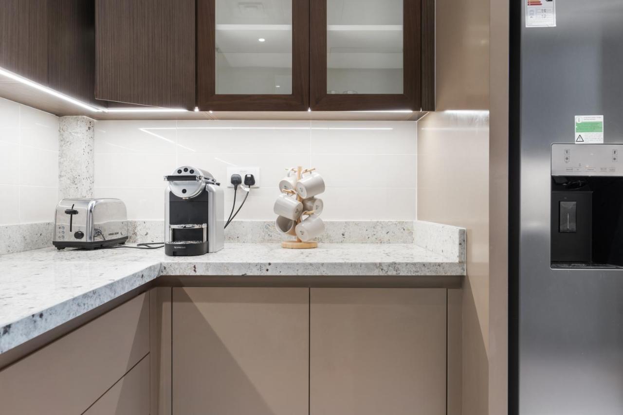 Breathtaking City Views From Dt Apt With Terrace Dubai Esterno foto