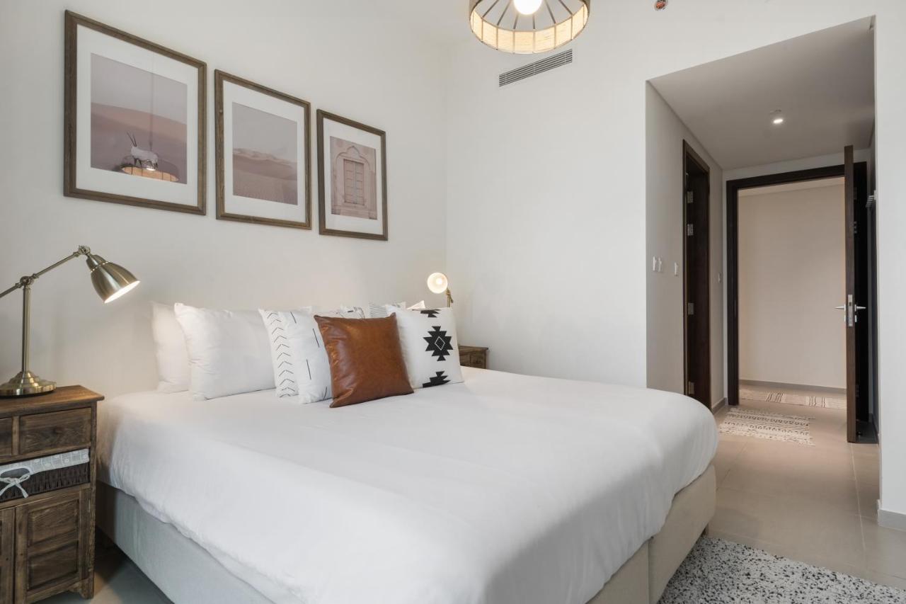 Breathtaking City Views From Dt Apt With Terrace Dubai Esterno foto