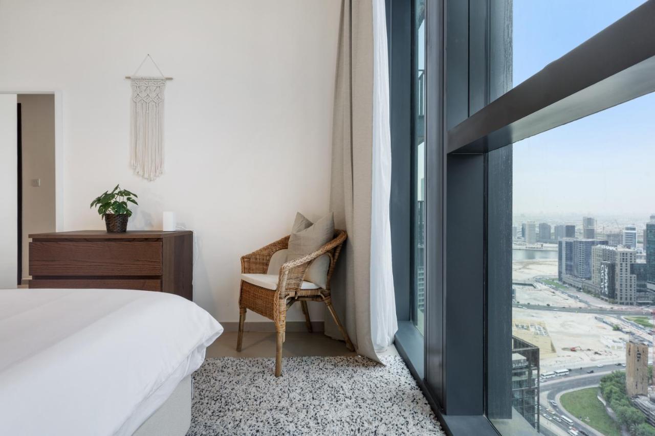 Breathtaking City Views From Dt Apt With Terrace Dubai Esterno foto