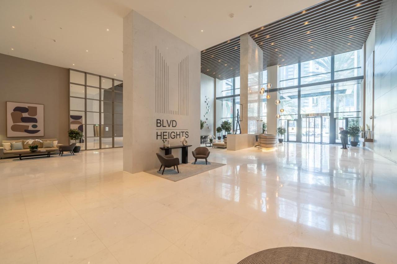 Breathtaking City Views From Dt Apt With Terrace Dubai Esterno foto