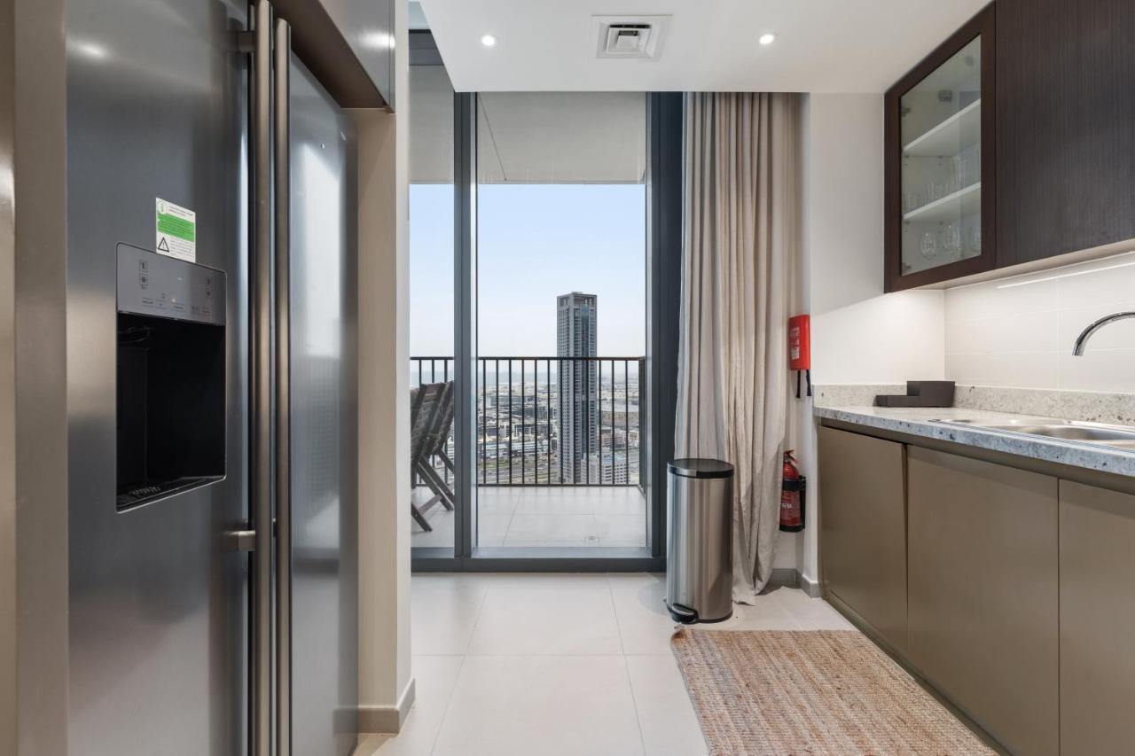 Breathtaking City Views From Dt Apt With Terrace Dubai Esterno foto