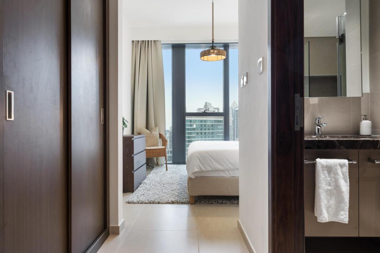 Breathtaking City Views From Dt Apt With Terrace Dubai Esterno foto