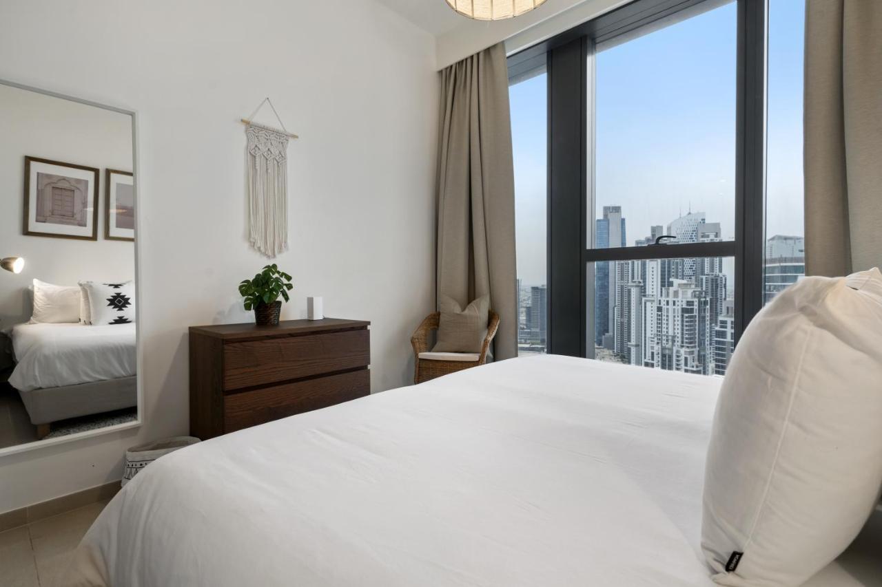 Breathtaking City Views From Dt Apt With Terrace Dubai Esterno foto